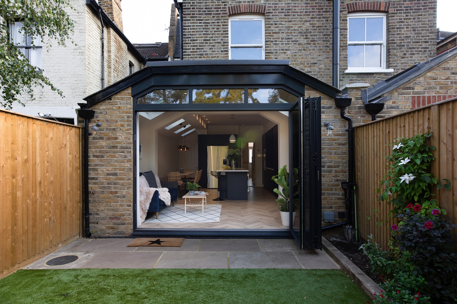 Bi-fold door